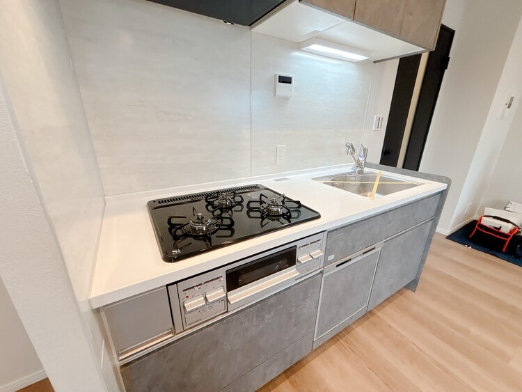 キッチン スマートな意匠と充実の機能を備えたキッチンが、暮らしにおいしい彩りを添えます。