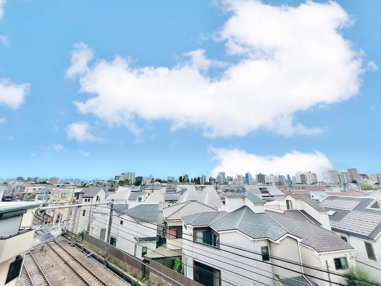 バルコニー 頬をなでる、優しい風を感じることが出来ます。