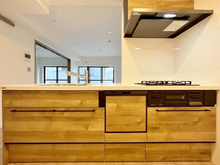 キッチン スマートな意匠と充実の機能を備えたキッチンが、暮らしにおいしい彩りを添えます。