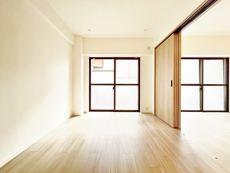 寝室 ベッドも十分に設置するスペースがあります。