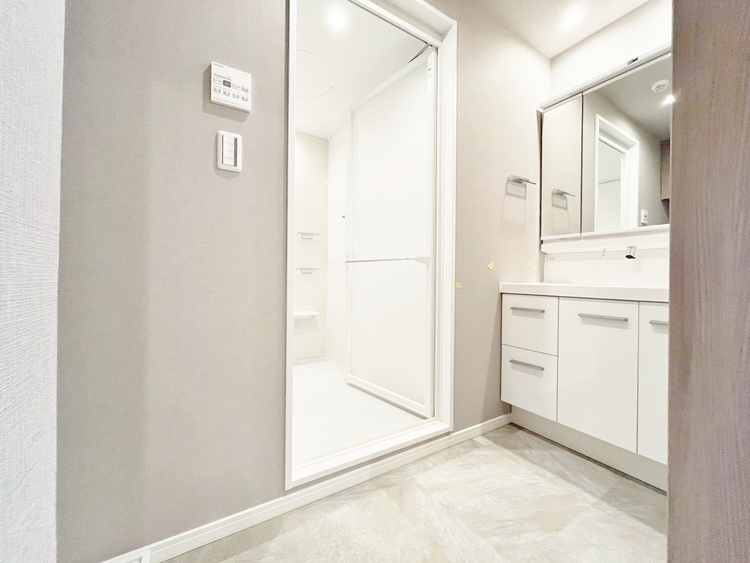 洗面 清潔感と心地よさを重視した、上質感漂うパウダールーム。