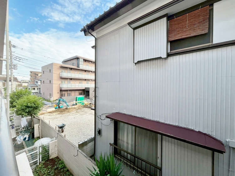 バルコニー 窓を開けると広がる青空。心をリフレッシュして日々を過ごしていきましょう。