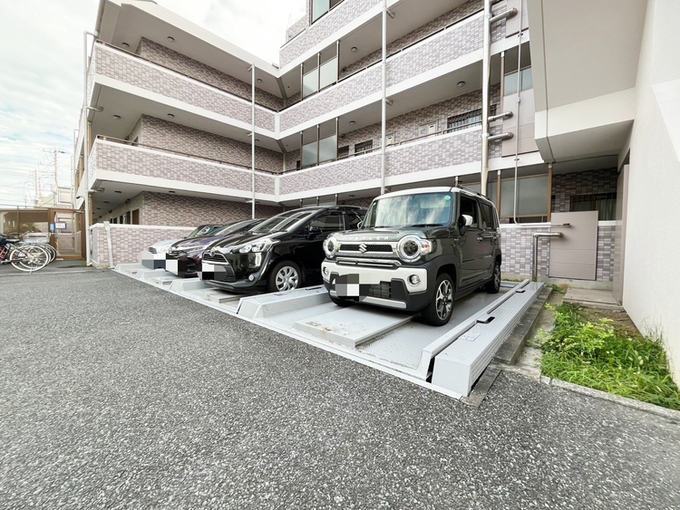 駐車場 本物件の駐車スペースです。車種制限のある場合もございますので、お気軽にお問い合わせくださいませ。