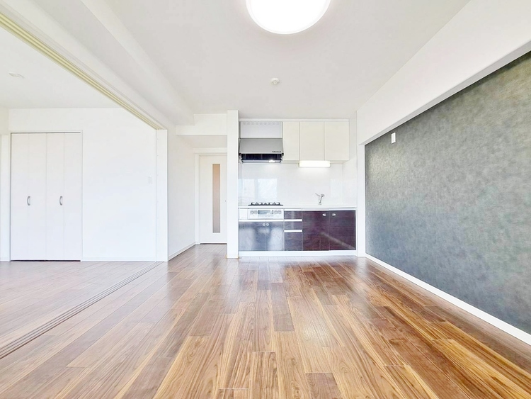 居間 快適に過ごす毎日を求めて、暮らしの中でご自身の「マイホーム」に創り上げて下さい。