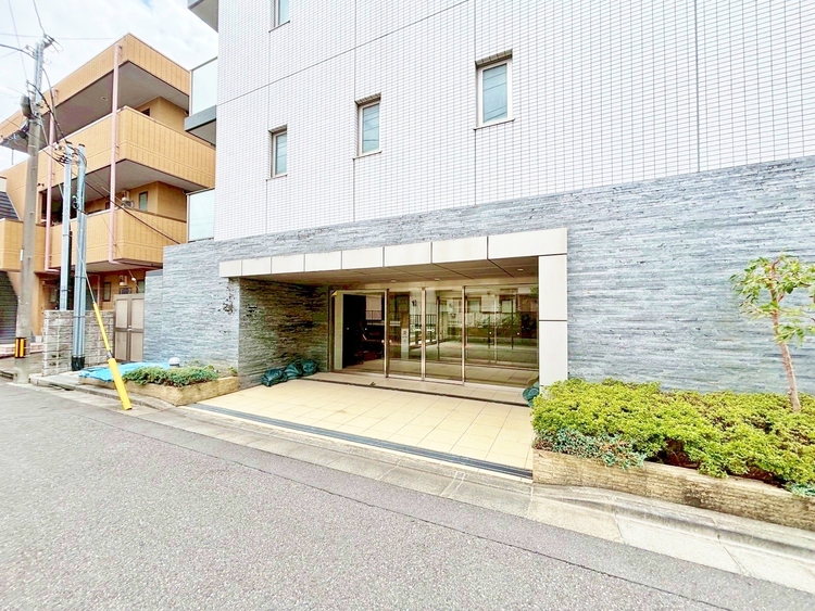 エントランス 外と内をつなぐエントランスは、まさに顔となる場所。