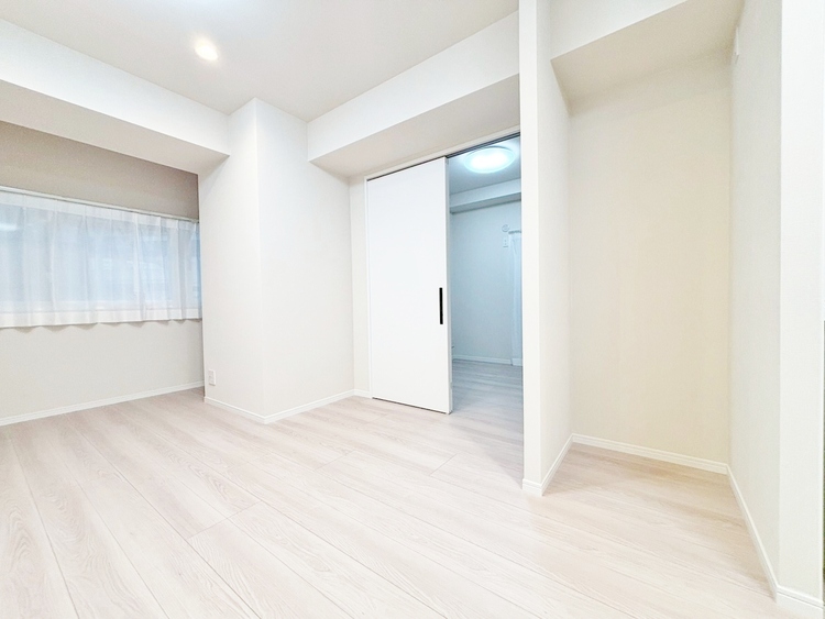 居間 飾り過ぎないシンプルな内装と偏り過ぎないデザインで統一しました。