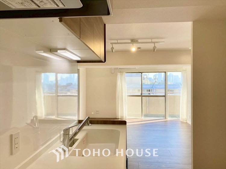 内装 【LIVING】◆simple is best◆無駄のない綺麗なつくりのリビングルーム。