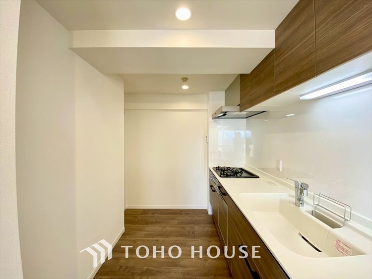 キッチン 【KITCHEN】◆ワクワク◆開放的で機能性も高いシステムキッチン。お子様は毎日のご飯にワクワク