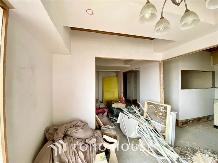 内装 現在改装中◆Sunshine◆光が燦々と入り、いるだけで気持ちいい。「開放的でゆとりあるお部屋です。」