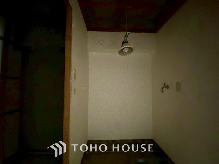 洗面 現在改装中◆快適◆煌びやかな暮らしの中にも忘れたくない快適さ。大きな収納が助けてくれます。