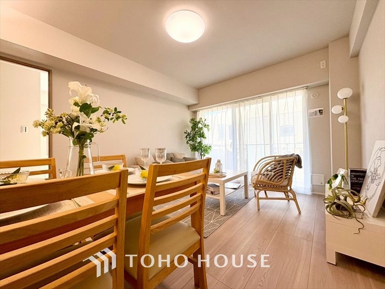 内装 【LIVING】◆眩い◆光が燦々と入り、家族の笑顔を照らす。「いつまでも続いて」と願う夢のような毎日がここにある。