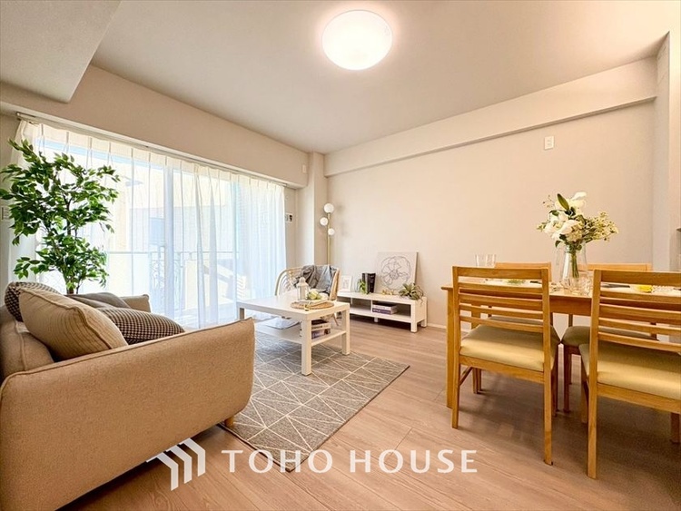 内装 【LIVING】◆陽光◆が差し込む。この開放的なLDKに家族の笑顔が集う。家族が一緒に過ごす空間は明るく、そして居心地よく。