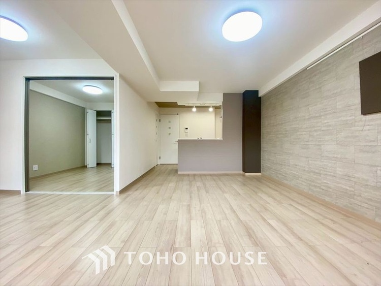 内装 【LIVING】◆眩い◆光が燦々と入り、家族の笑顔を照らす。「いつまでも続いて」と願う夢のような毎日がここにある。