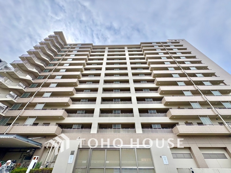 外観 【APPEARANCE】◆陽光◆が差し込む。この開放的な空間に家族の笑顔が集う。家族が一緒に過ごす空間は明るく、そして居心地よく。