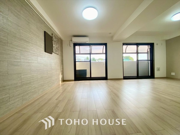 内装 【LIVING】◆陽光◆が差し込む。この開放的なLDKに家族の笑顔が集う。家族が一緒に過ごす空間は明るく、そして居心地よく。