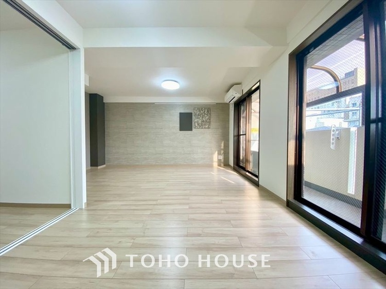 内装 【LIVING】◆扉を◆開くとこの景色。家族の”おかえり”の声が聞こえてきそう。