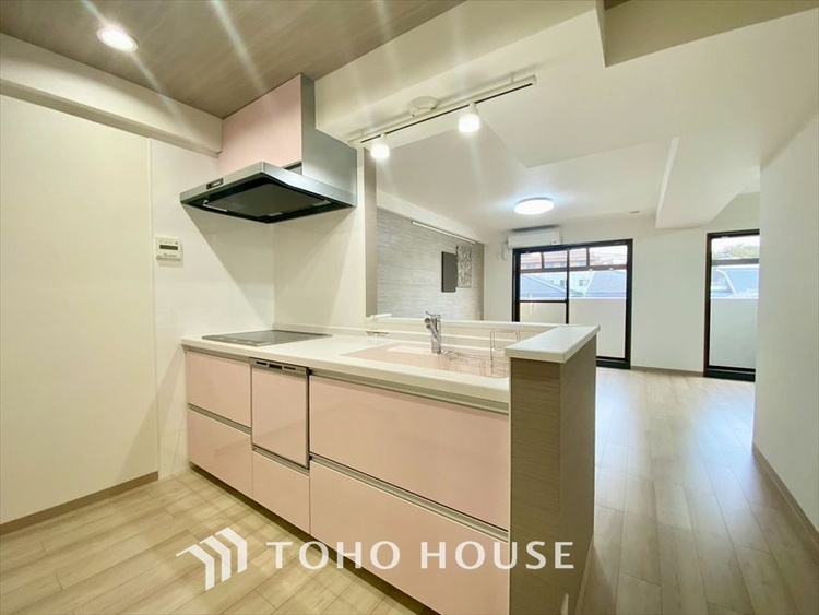 キッチン 【KITCHEN】◆ワクワク◆開放的で機能性も高いシステムキッチン。お子様は毎日のご飯にワクワク！