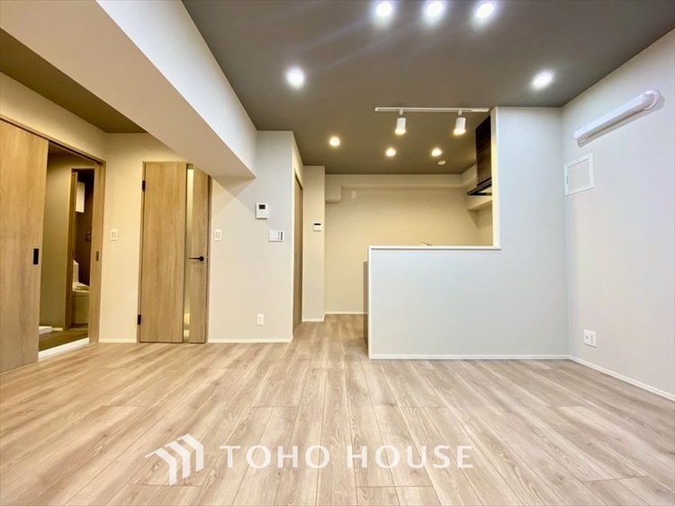 内装 【LIVING】◆煌びやか◆愛おしい家族との団欒の時間をより一層幸せなものに感じさせる煌びやかなLDK。輝かしい毎日が待っています。