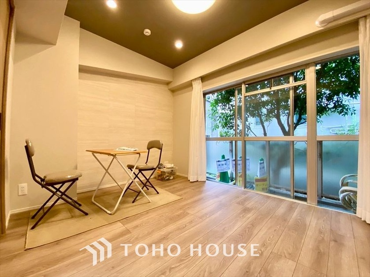 内装 【LIVING】◆陽光◆が差し込む。この開放的なLDKに家族の笑顔が集う。家族が一緒に過ごす空間は明るく、そして居心地よく。