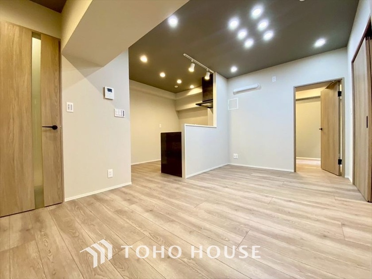 内装 【LIVING】◆扉を◆開くとこの景色。家族の”おかえり”の声が聞こえてきそう。