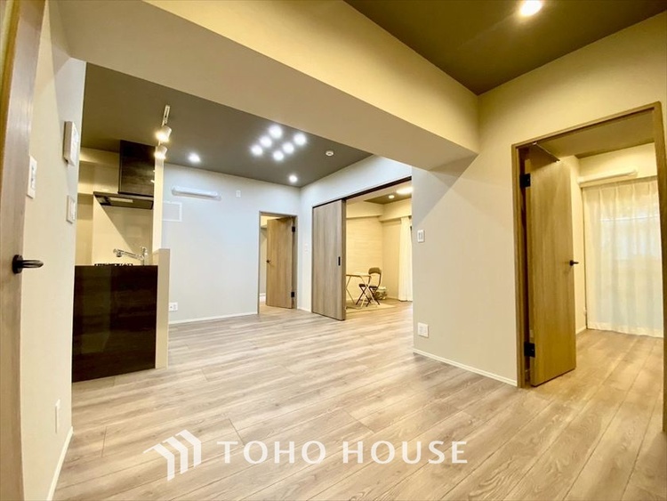 内装 【LIVING】◆住む喜び、楽しさ、感動◆を君と共有したい。いつまでもずっと家族を見渡せるこの広い空間で。