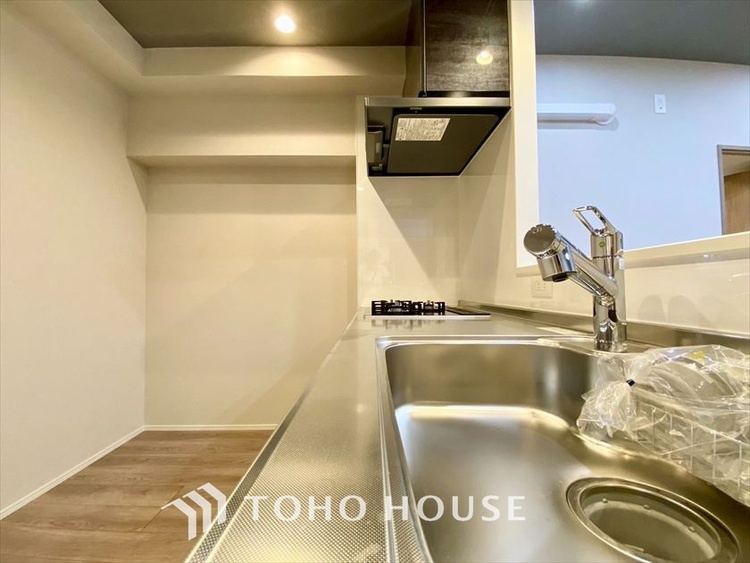 キッチン 【KITCHEN】◆ワクワク◆開放的で機能性も高いシステムキッチン。お子様は毎日のご飯にワクワク！