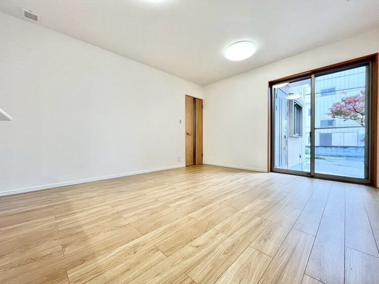 居間 快適に過ごす毎日を求めて、暮らしの中でご自身の「マイホーム」に創り上げてください。