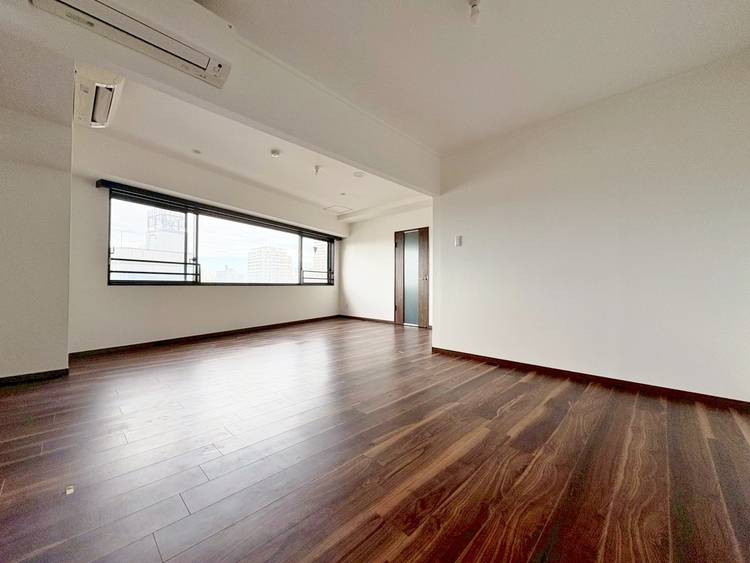 居間 居心地の良い空気感は、暮らしのステージを彩り、心からのやすらぎと満足感を与えてくれます。