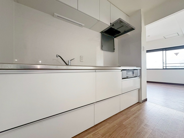 キッチン スマートな意匠と充実の機能を備えたキッチンが、暮らしにおいしい彩りを添えます。