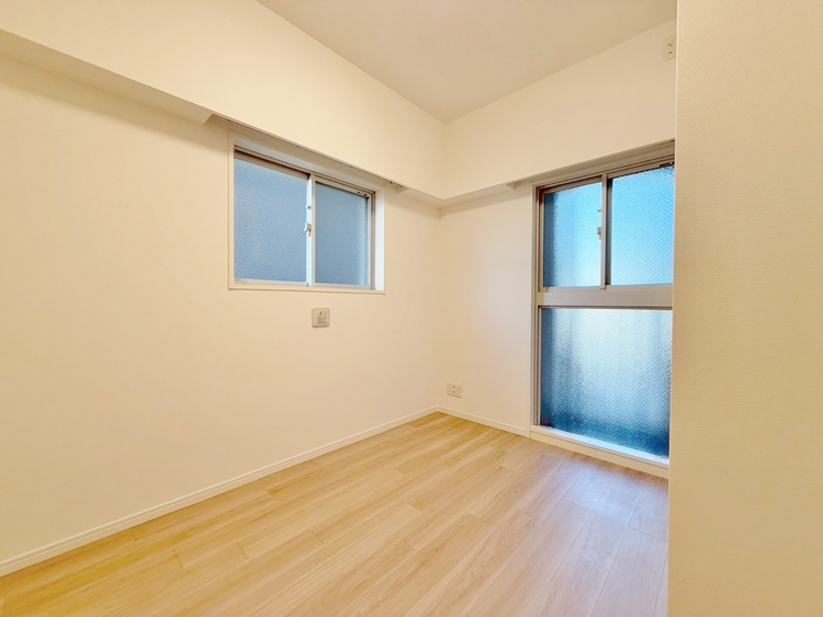 寝室 ベッドも十分に設置するスペースがあります。