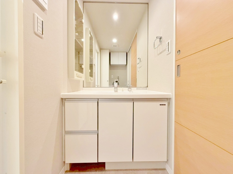 洗面 何かと物が増える場所だからこそ、スッキリと見映えの良い空間に。