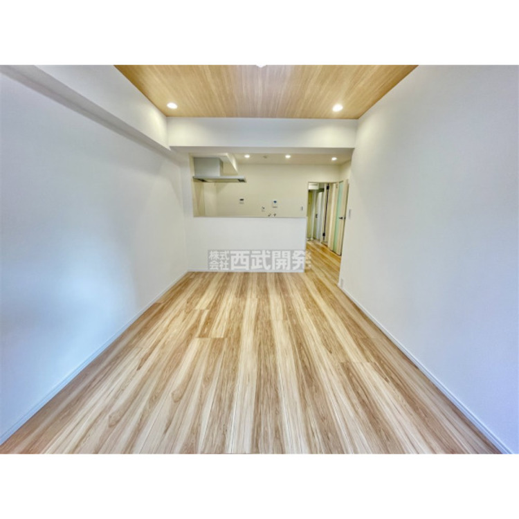 居間 柔らかな光が射し込む家族団らんのＬＤＫ