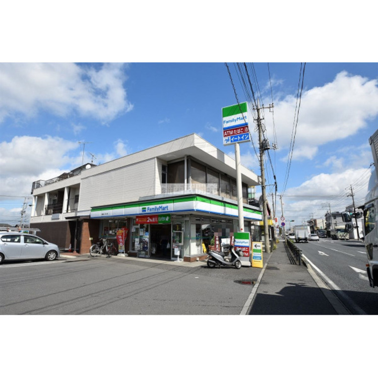 周辺 ファミリーマート川越インター店(約550m)