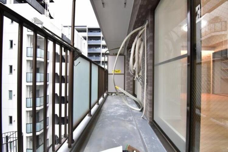 バルコニー 陽光、風通しのよいワイドバルコニー。お洗濯物も乾かしやすいですね。 