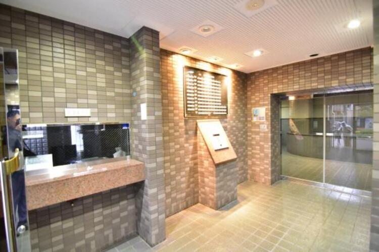 エントランス オートロックや防犯カメラも完備されており、マンションならではの防犯性の高さも住宅選びの大切な要素ですね。 