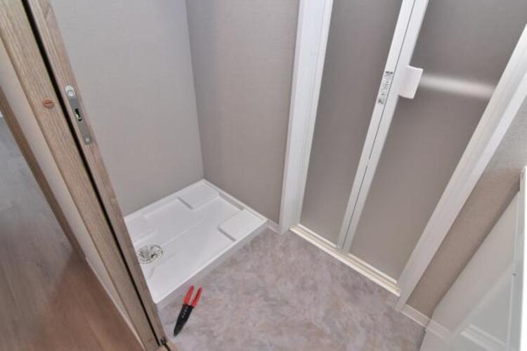 その他 ランドリースペースはしっかりと広さを確保。清潔感のあるカラーで統一されています。 