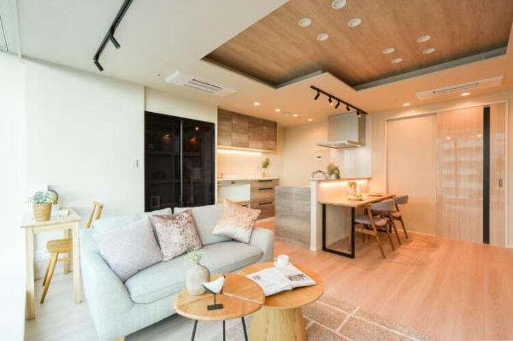 居間 ゆとりあるリビングは、お子さんが小さい方には遊べるスペースとしてご利用するのもいいですね。