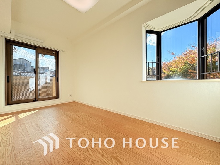 内装 採光もある洋室は、くつろぎのひと時を過ごすのにぴったり