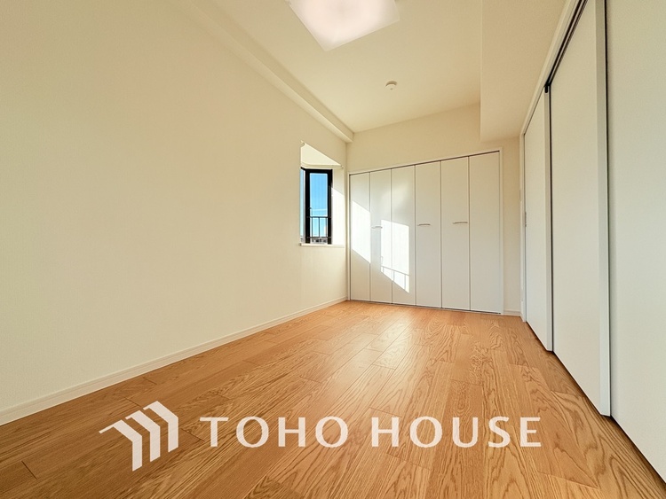 内装 1日の疲れを癒し、心地よく寛げるようゆったりとした広さをしています