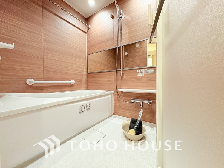 風呂 一日の疲れを癒すバスルームは、心地よいリラックスを叶える清潔感溢れる空間