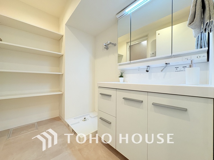 洗面 白を基調とした清潔感のある洗面室