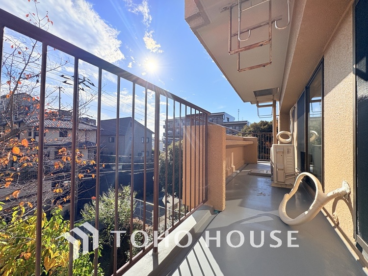 バルコニー 陽当たり良好なバルコニー