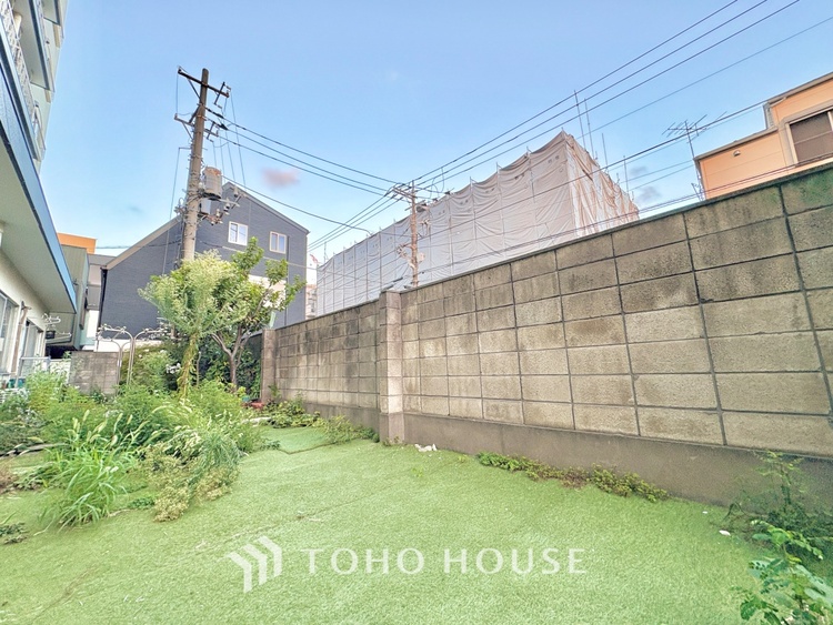 外観 ほんの少しのこだわり。ちょっとした色使いがその家がもつ雰囲気、趣（おもむき）を携え、暮らす家族や訪ねてくる友人・知人に新鮮な香りを運んできます。