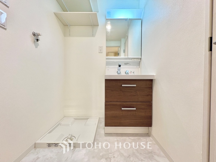 洗面 清潔感あふれる洗面化粧台で、毎日の身支度を快適にサポートします。