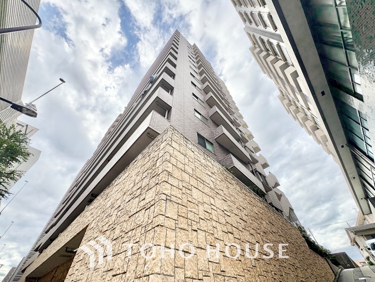 外観 ほんの少しのこだわり。ちょっとした色使いがその家がもつ雰囲気、趣（おもむき）を携え、暮らす家族や訪ねてくる友人・知人に新鮮な香りを運んできます。