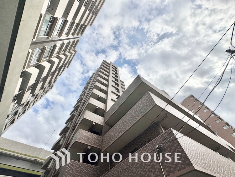 外観 ほんの少しのこだわり。ちょっとした色使いがその家がもつ雰囲気、趣（おもむき）を携え、暮らす家族や訪ねてくる友人・知人に新鮮な香りを運んできます。