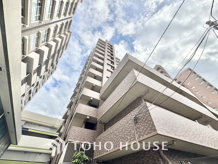 外観 ほんの少しのこだわり。ちょっとした色使いがその家がもつ雰囲気、趣（おもむき）を携え、暮らす家族や訪ねてくる友人・知人に新鮮な香りを運んできます。