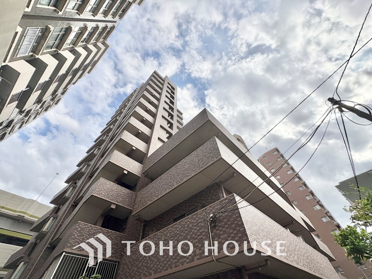 外観 ほんの少しのこだわり。ちょっとした色使いがその家がもつ雰囲気、趣（おもむき）を携え、暮らす家族や訪ねてくる友人・知人に新鮮な香りを運んできます。