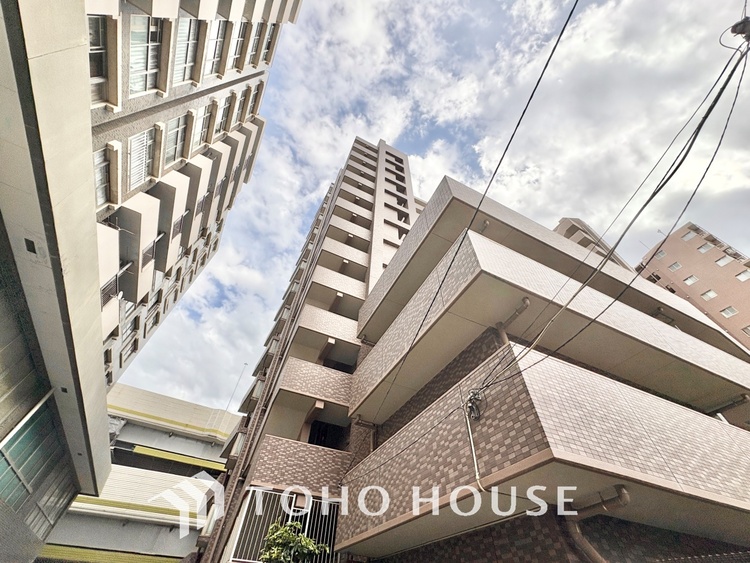 外観 ほんの少しのこだわり。ちょっとした色使いがその家がもつ雰囲気、趣（おもむき）を携え、暮らす家族や訪ねてくる友人・知人に新鮮な香りを運んできます。