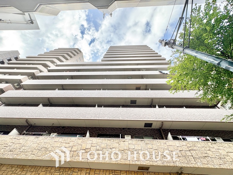 外観 ほんの少しのこだわり。ちょっとした色使いがその家がもつ雰囲気、趣（おもむき）を携え、暮らす家族や訪ねてくる友人・知人に新鮮な香りを運んできます。